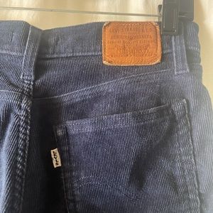 Levi’s wedgie straight corduroy navy jeans
